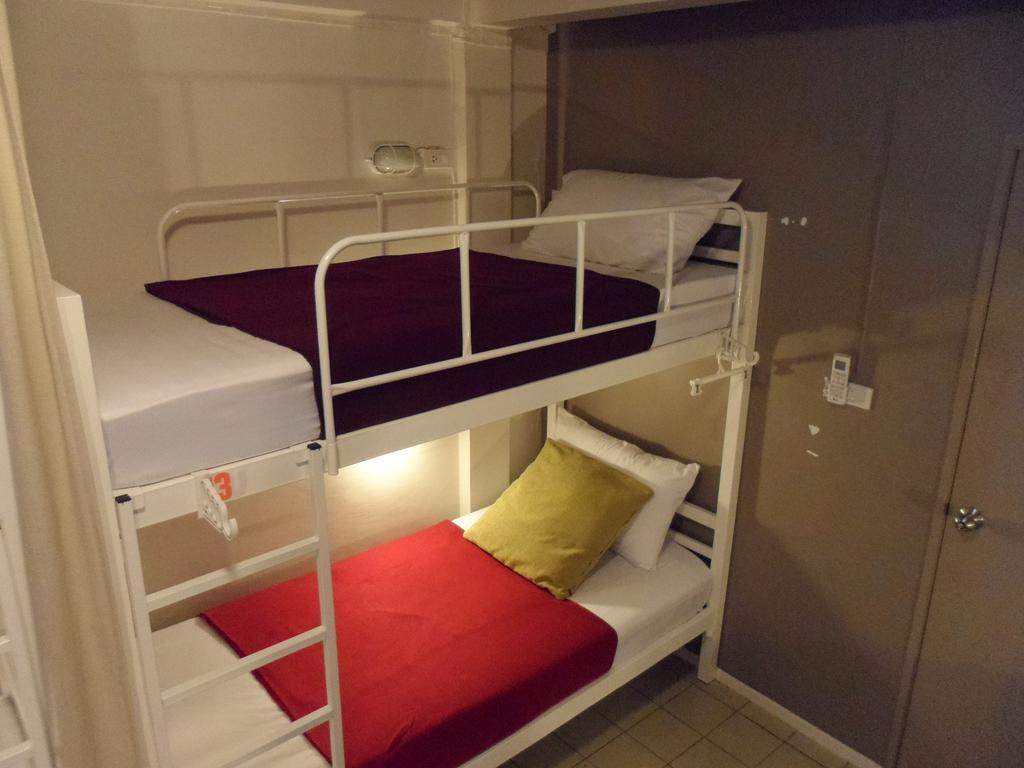 Need Sleep Hostel Bangkok Extérieur photo