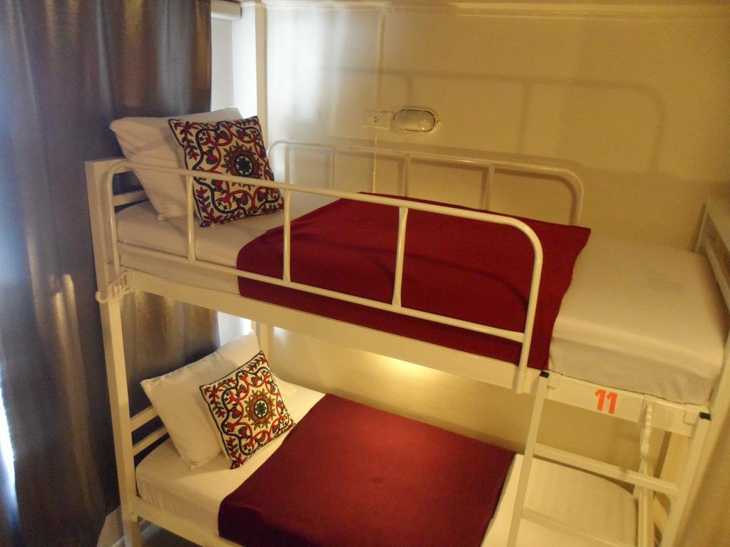 Need Sleep Hostel Bangkok Extérieur photo