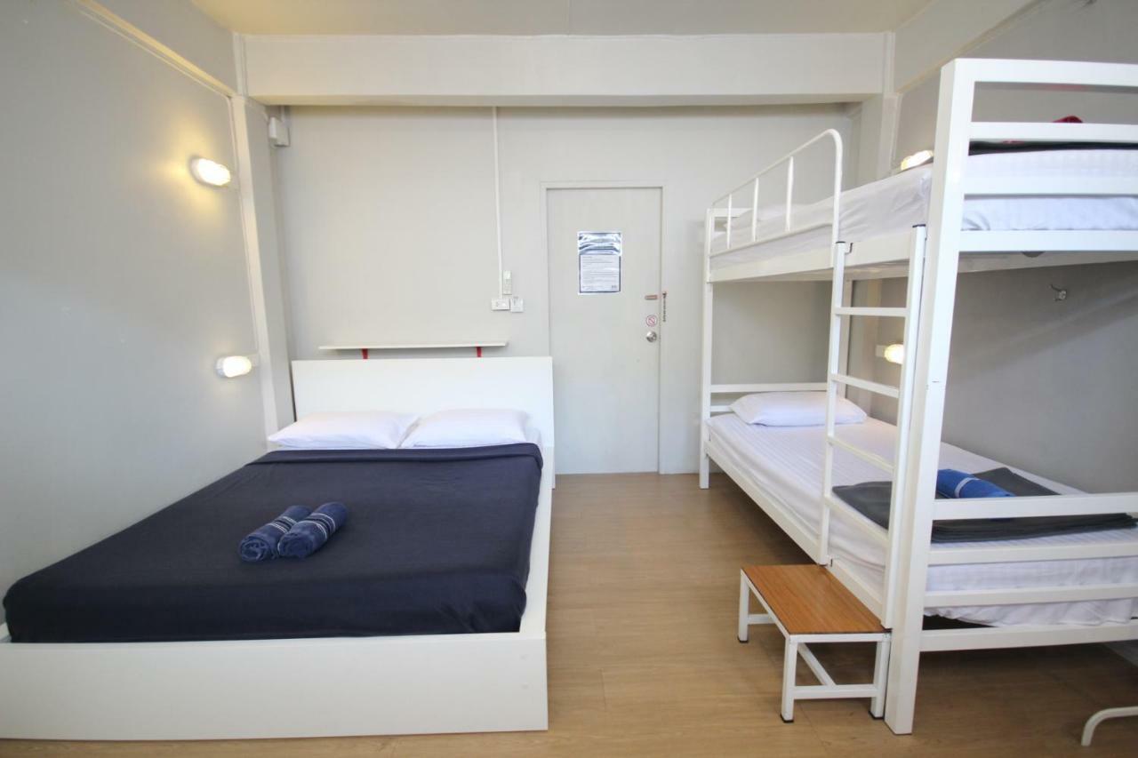 Need Sleep Hostel Bangkok Extérieur photo